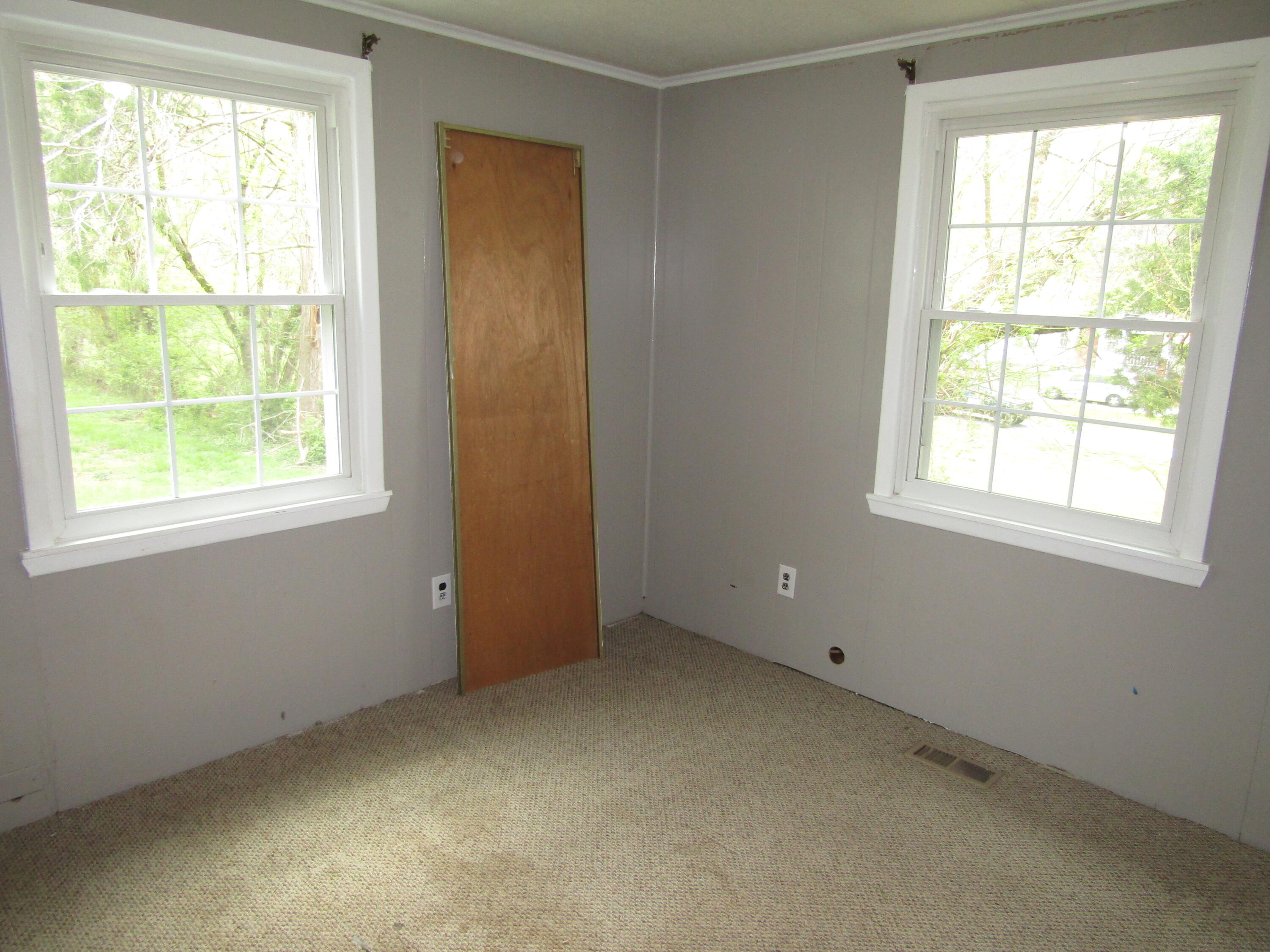 381 Rock Hill Road Watauga, TN 37694 - Photo 14 of 16 004