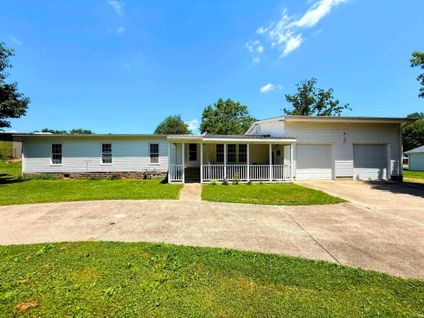 $220,000 | 102 West Williams Street, Loogootee, IN 47553