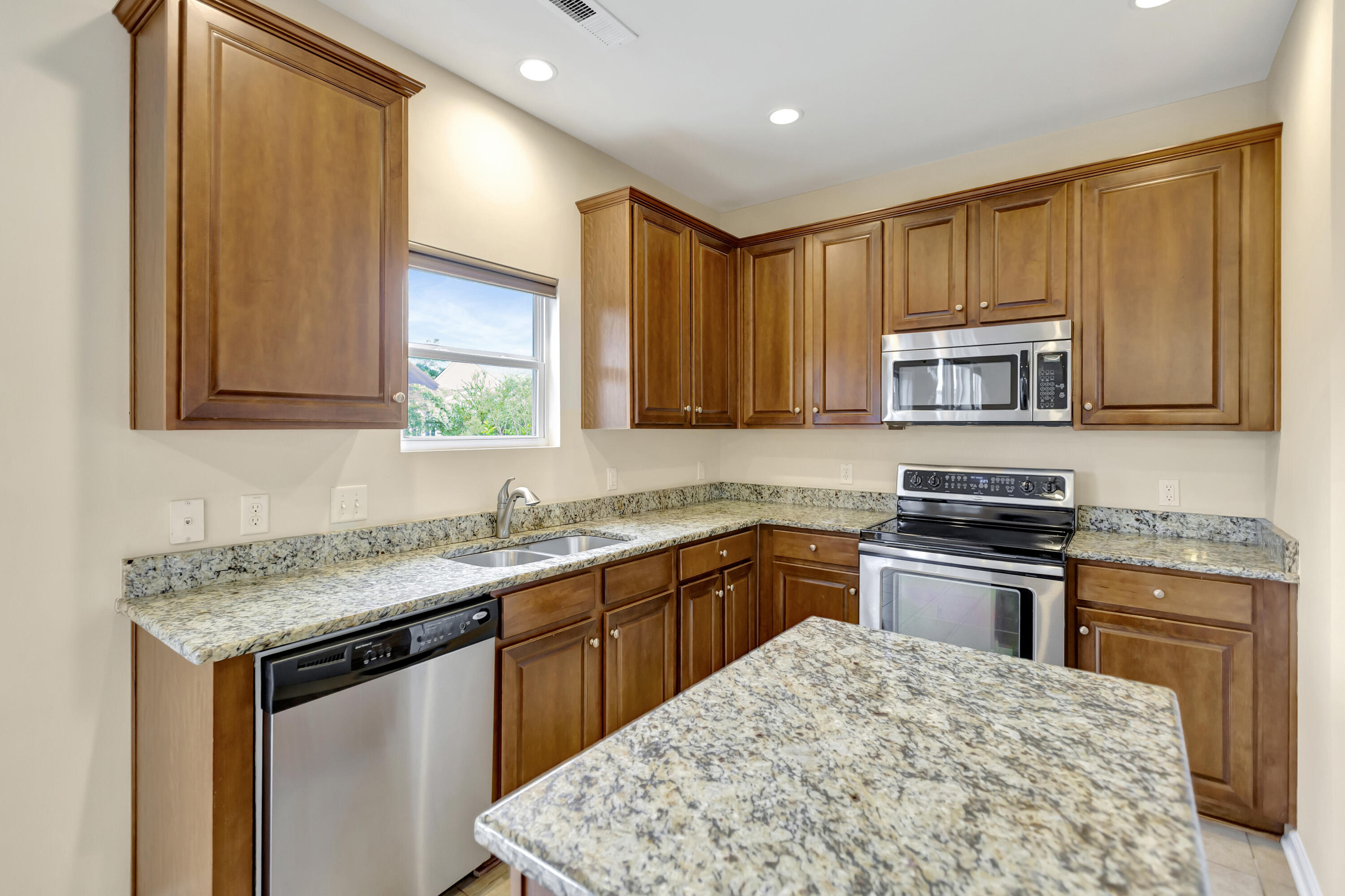 3131 Conservancy Lane Charleston, SC 29414 - Photo 9 of 43 296A5594