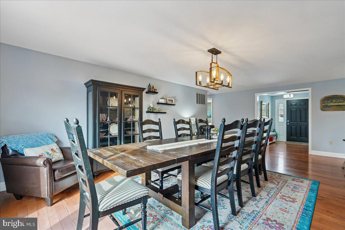9500 Holsey Road Damascus, MD 20872 - Photo 14 of 82 Dining Room