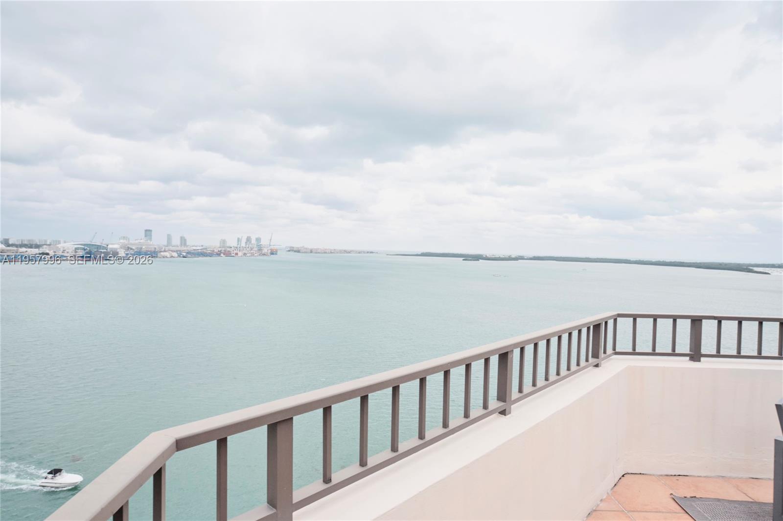 520 Brickell Key Drive, Unit A1904 Miami, FL 33131 - Photo 3 of 27 a balcony with yard and ocean view