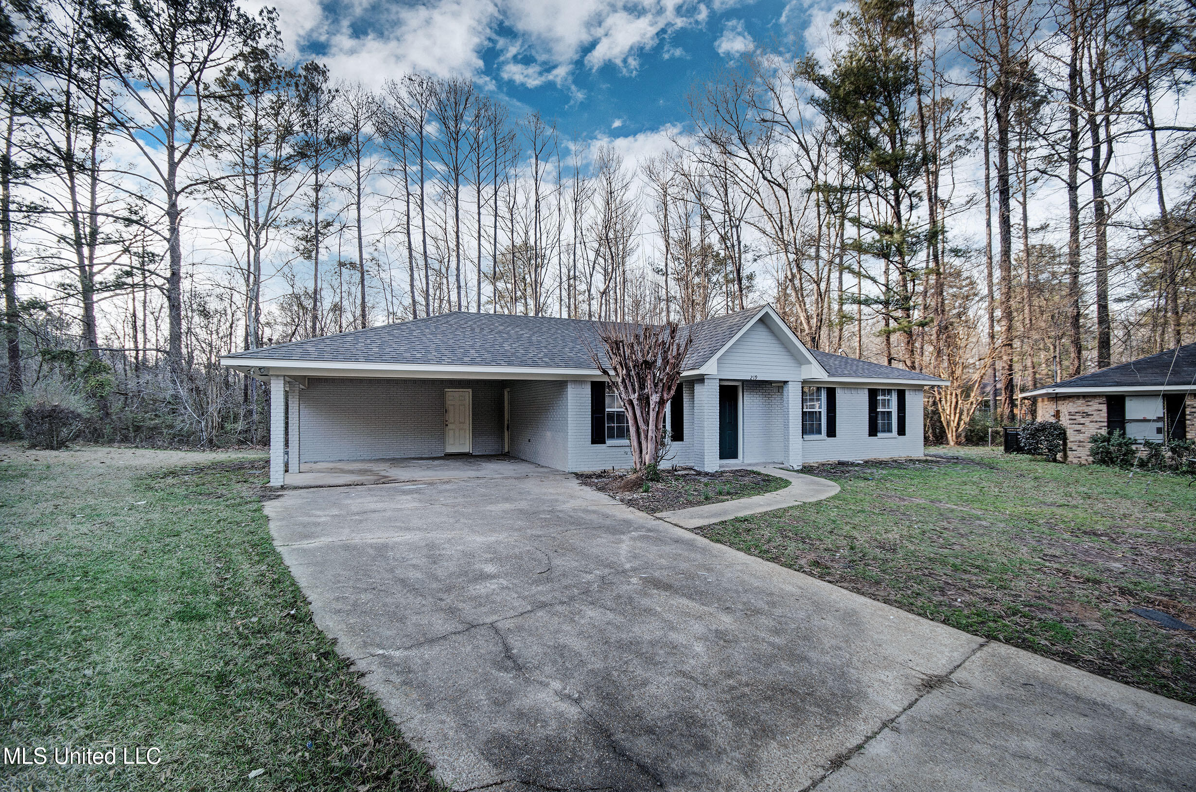 219 1 Park Place Jackson, MS 39212 - Photo 4 of 36 IMGP8185_6_7