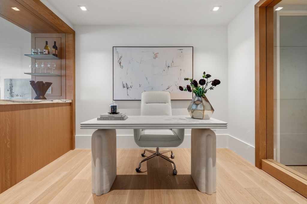 150 Seaport Boulevard, Unit 15CD Boston, MA 02210 - Photo 11 of 39 a dining room with table and chair