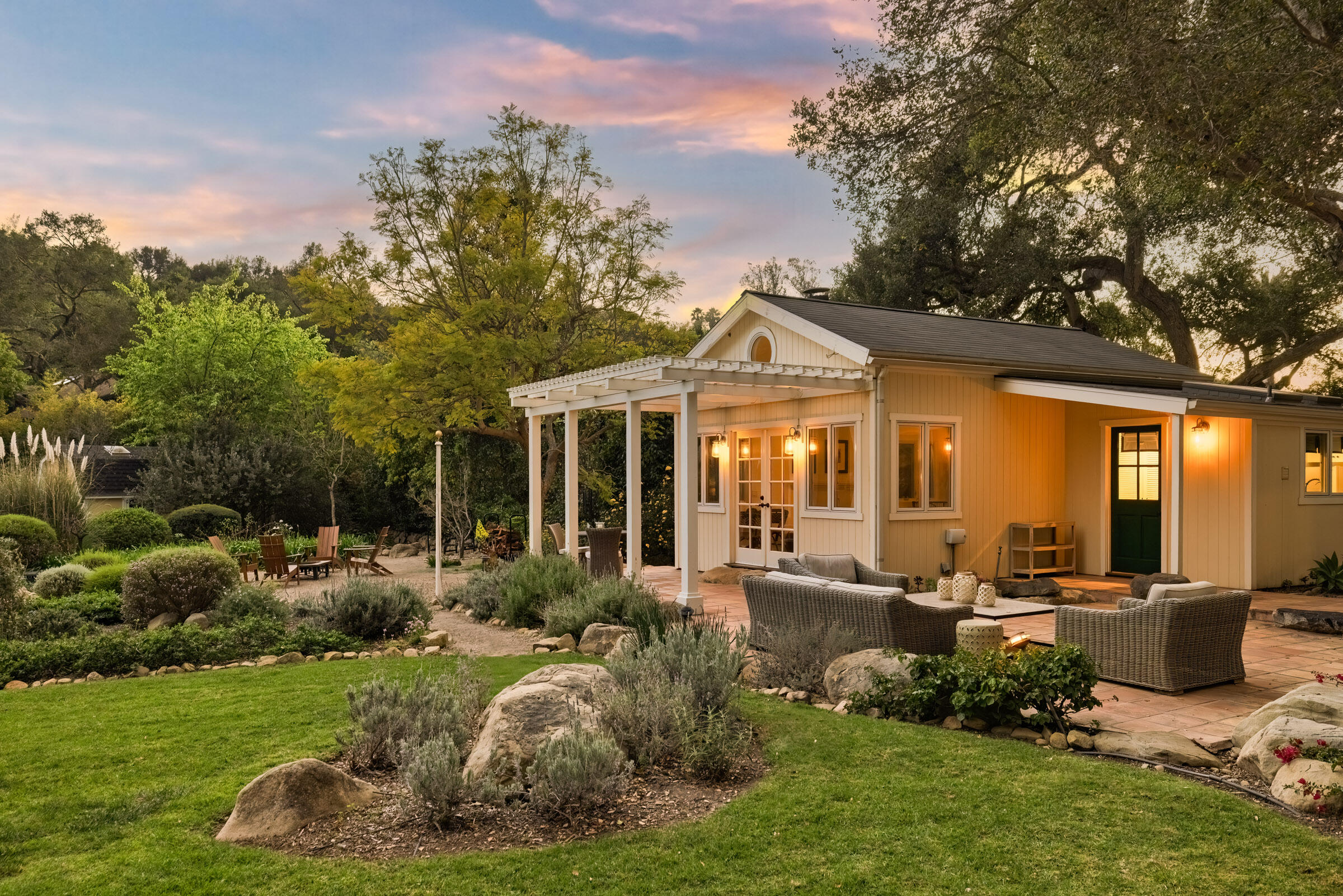 2795 East Valley Road Montecito, CA 93108 - Photo 16 of 21 Guest House