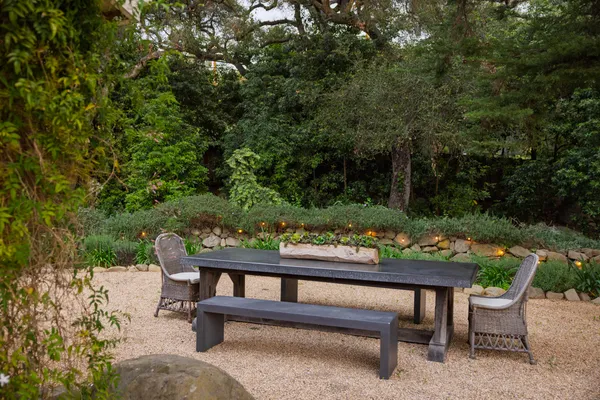 a view of a bench in a backyard