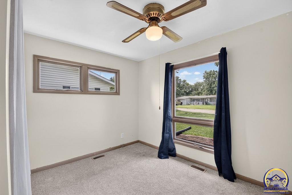 5517 Southwest 17th Terrace Topeka, KS 66604 - Photo 19 of 34