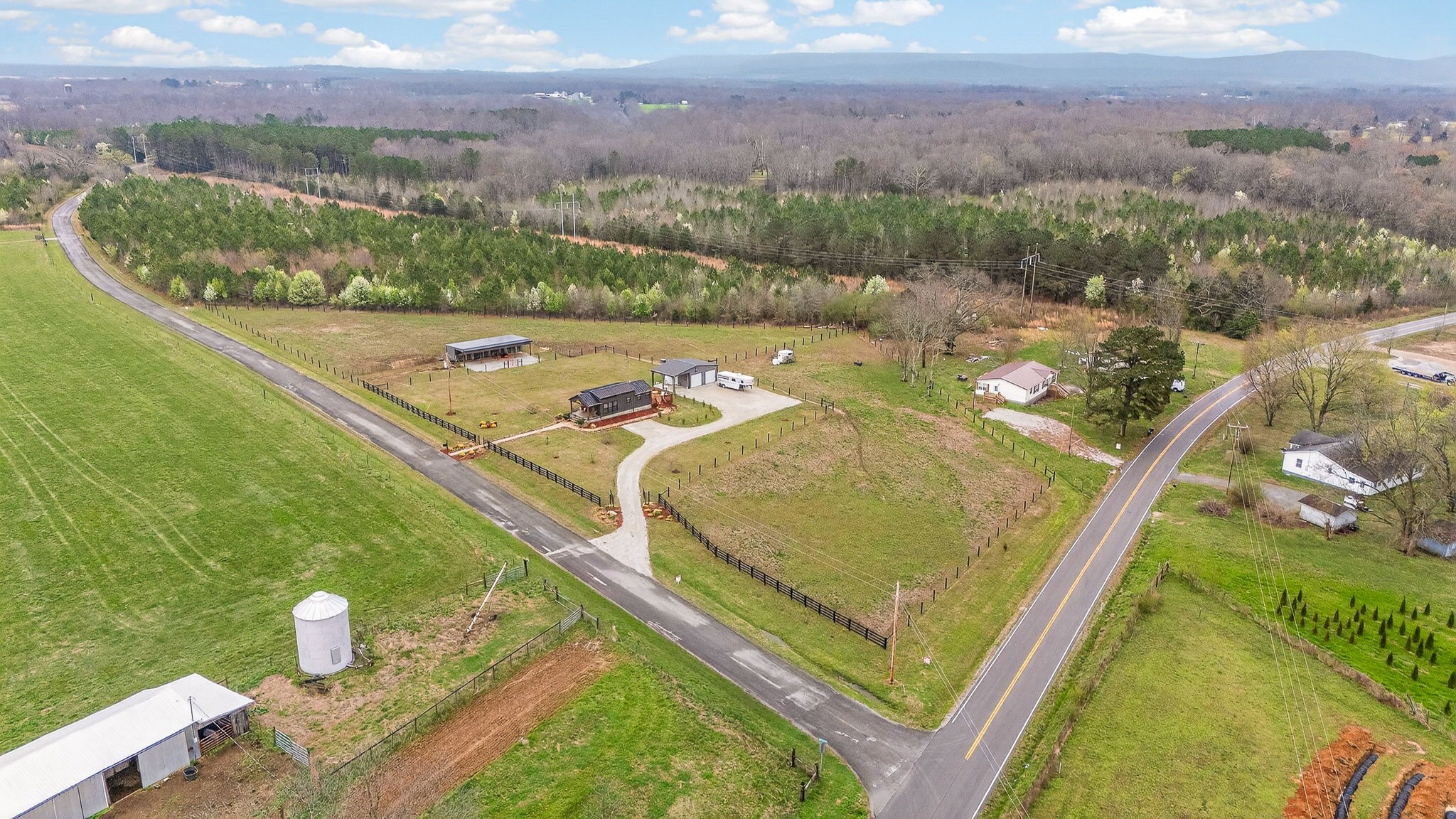 1765 Sugartree Springs Road Belvidere, TN 37306 - Photo 14 of 42 a view of a tennis court