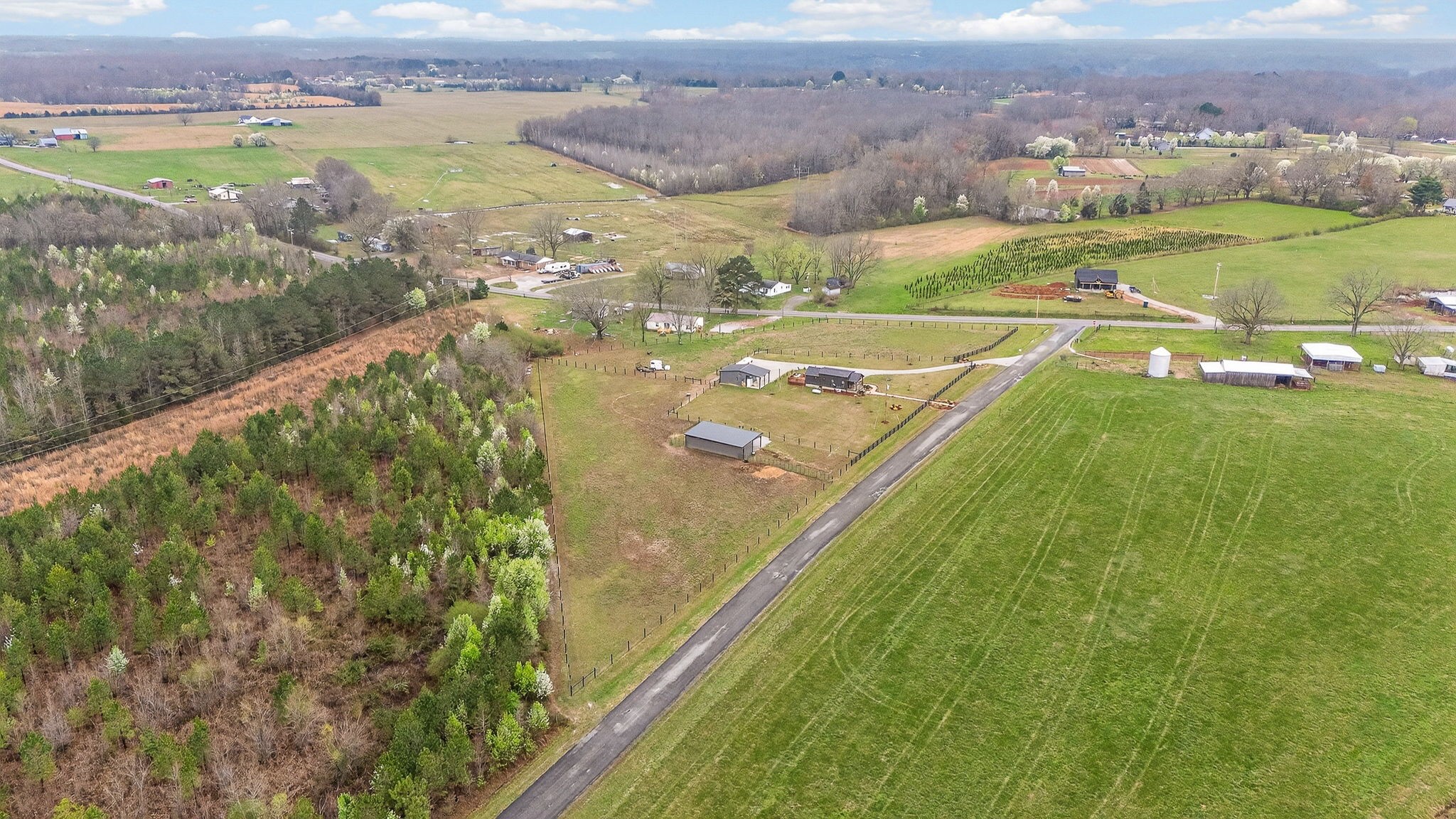 1765 Sugartree Springs Road Belvidere, TN 37306 - Photo 21 of 42 a view of a city
