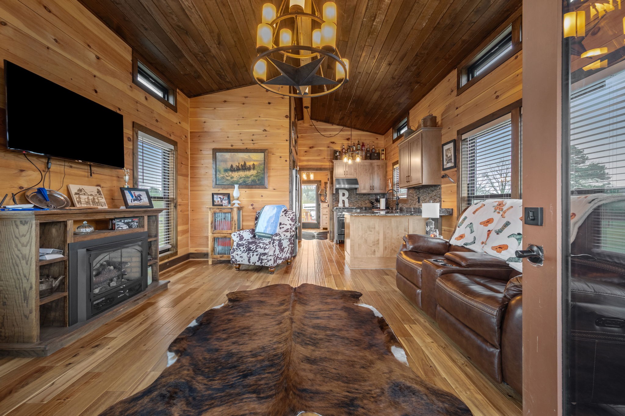 1765 Sugartree Springs Road Belvidere, TN 37306 - Photo 25 of 42 a living room with furniture and a flat screen tv