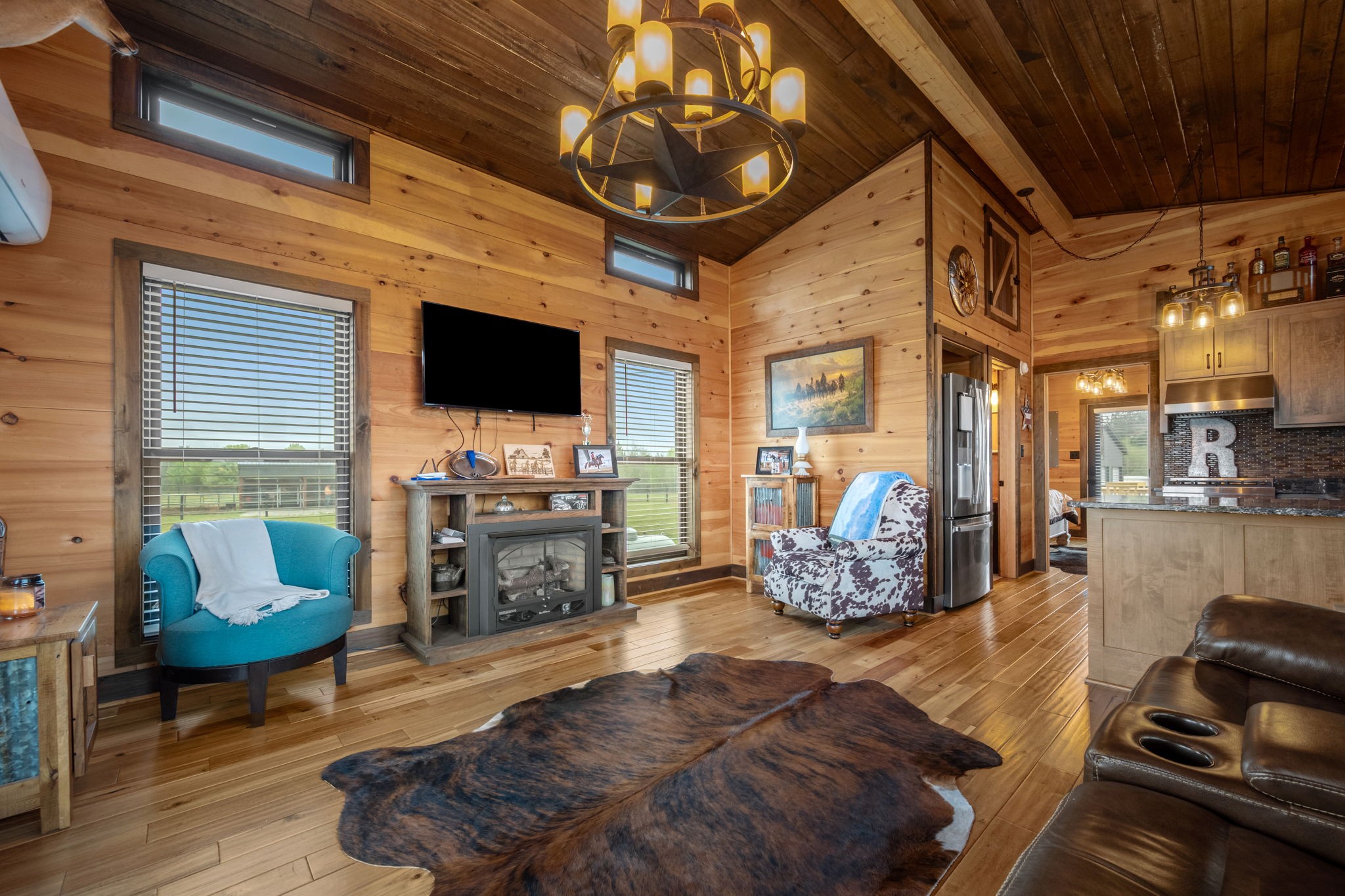 1765 Sugartree Springs Road Belvidere, TN 37306 - Photo 26 of 42 a living room with furniture and a flat screen tv