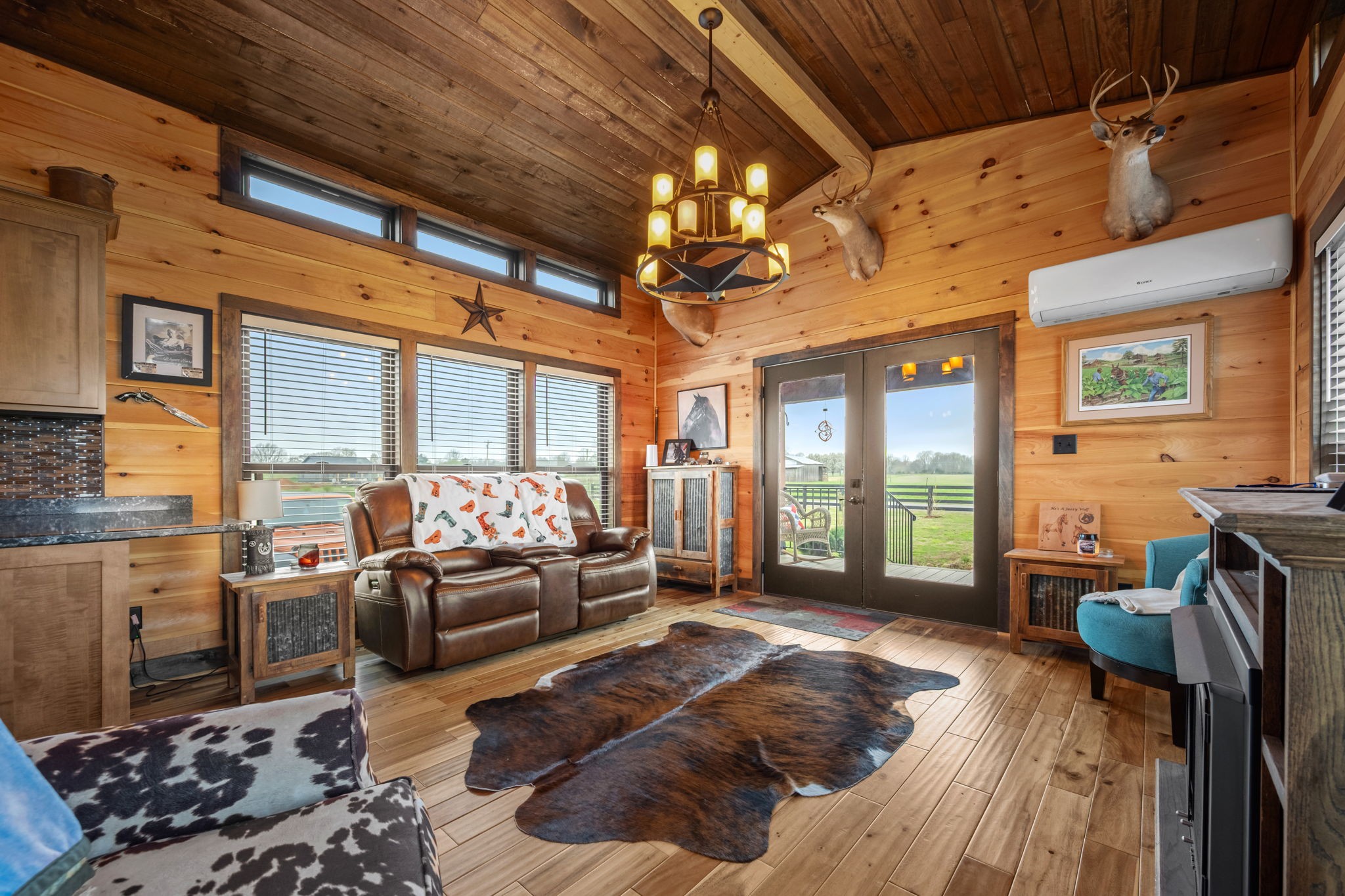 1765 Sugartree Springs Road Belvidere, TN 37306 - Photo 28 of 42 a living room with furniture and a chandelier