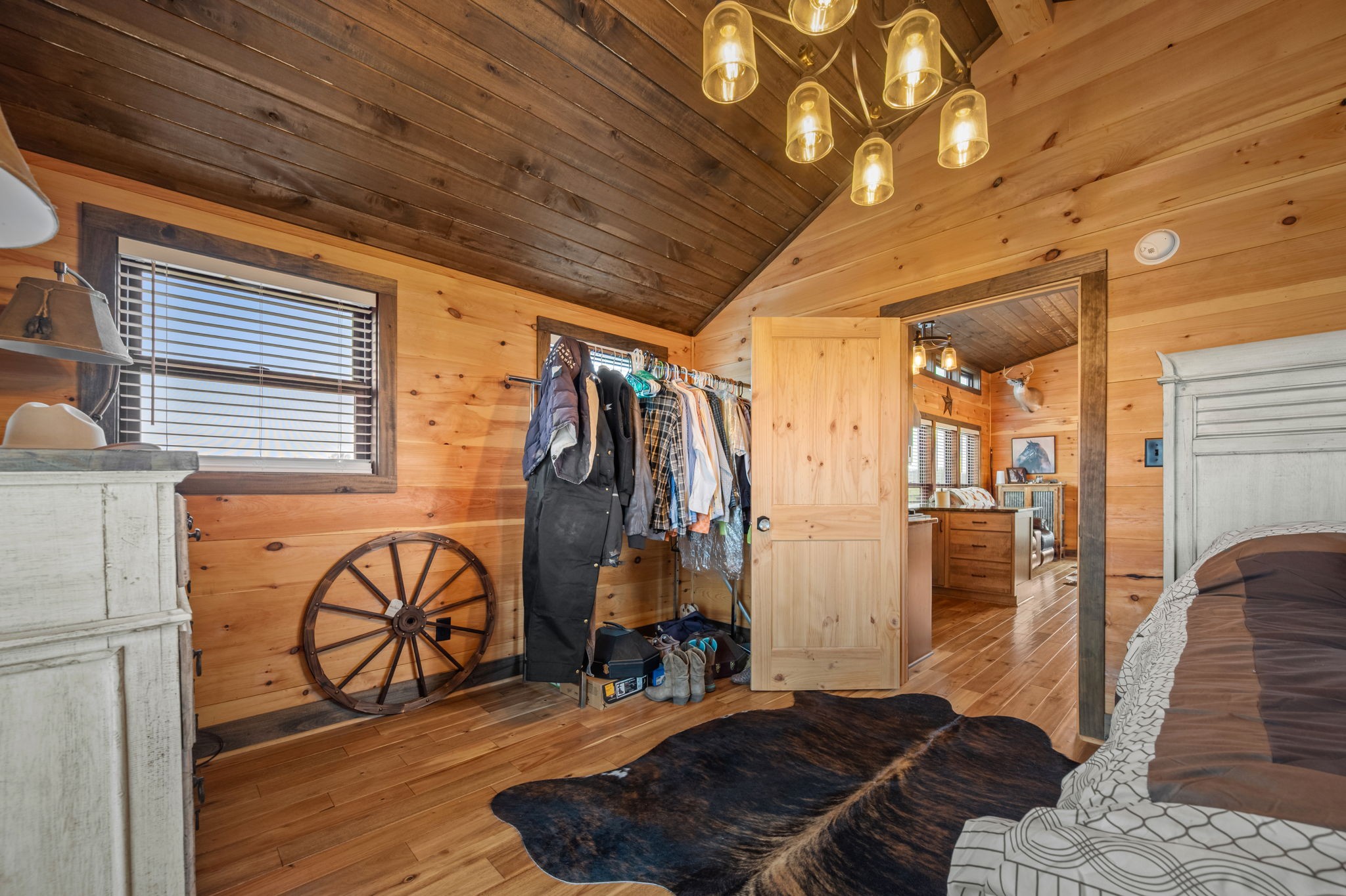 1765 Sugartree Springs Road Belvidere, TN 37306 - Photo 41 of 42 a living room with furniture