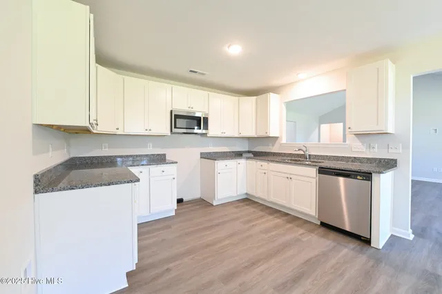 $279,706 | 207 Hl Vly Drive, Unit LOT 59), La Grange, NC 28551