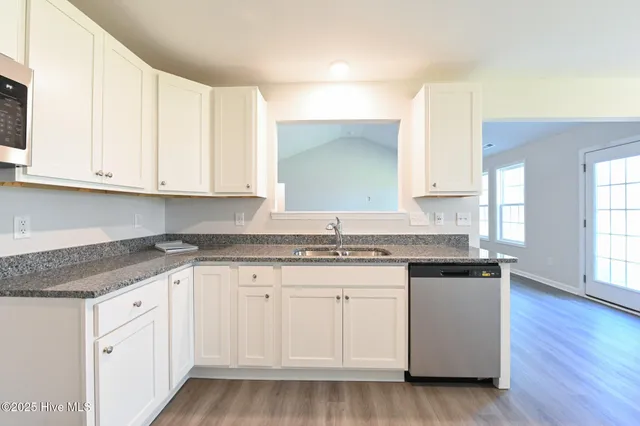 $279,706 | 207 Hl Vly Drive, Unit LOT 59), La Grange, NC 28551