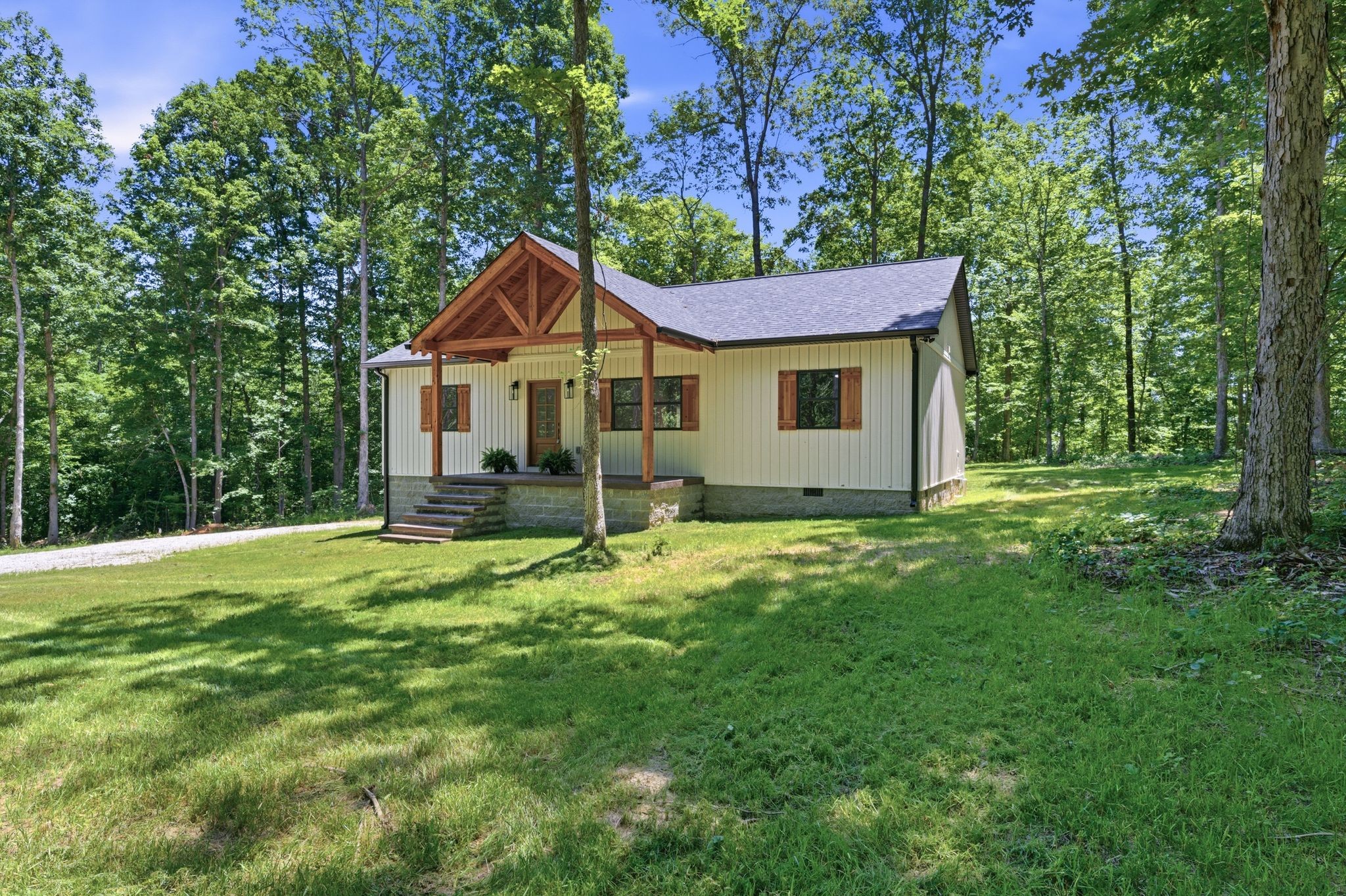 700 Hillcrest Road Waverly, TN 37185 - Photo 2 of 32
