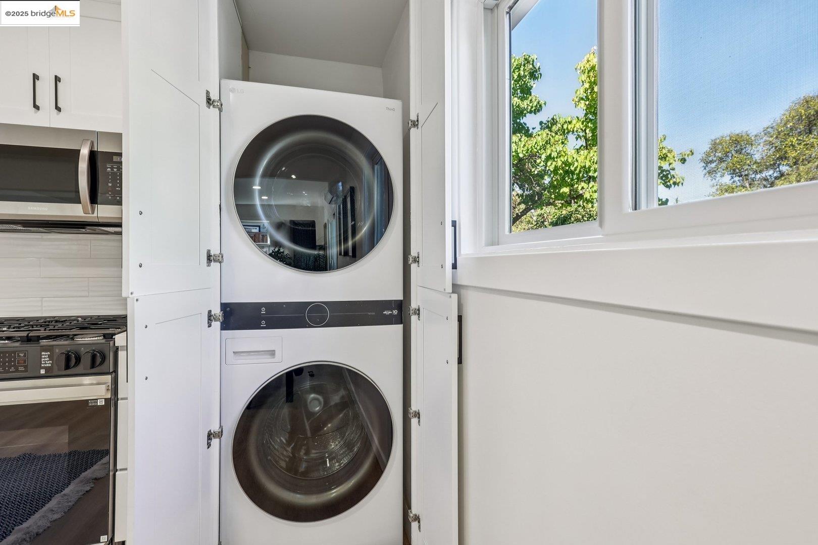 4185 Huckleberry Drive Concord, CA 94521 - Photo 17 of 33 a utility room with dryer and washer
