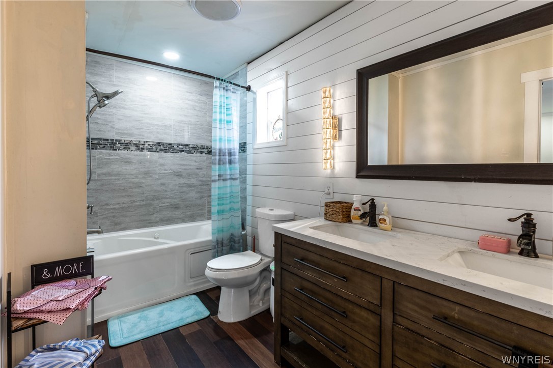 6795 Nash Road Wheatfield, NY 14120 - Photo 15 of 43 Primary Bathroom