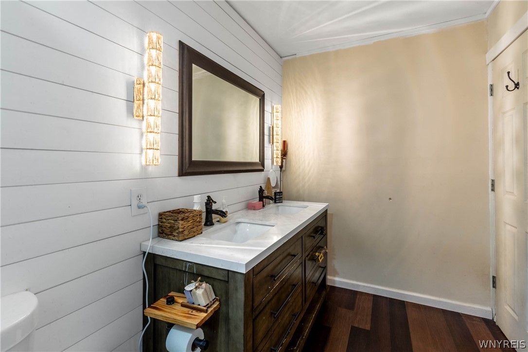 6795 Nash Road Wheatfield, NY 14120 - Photo 16 of 43 Primary Bathroom