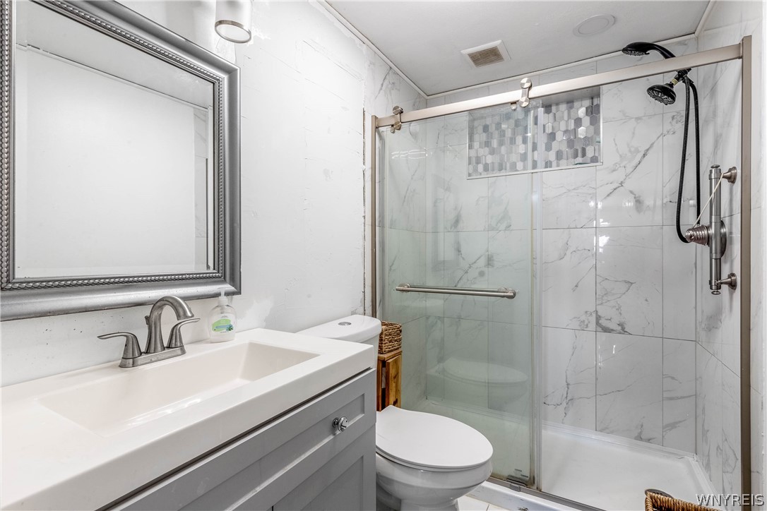 6795 Nash Road Wheatfield, NY 14120 - Photo 20 of 43 Main Bathroom