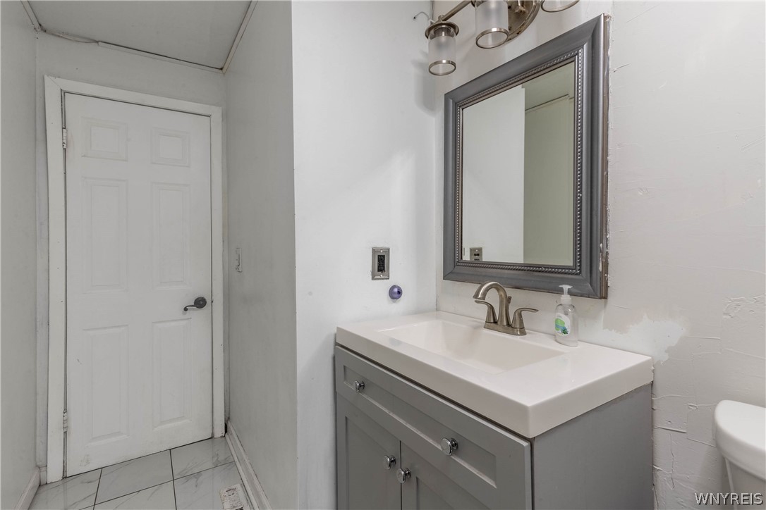 6795 Nash Road Wheatfield, NY 14120 - Photo 21 of 43 Main Bathroom