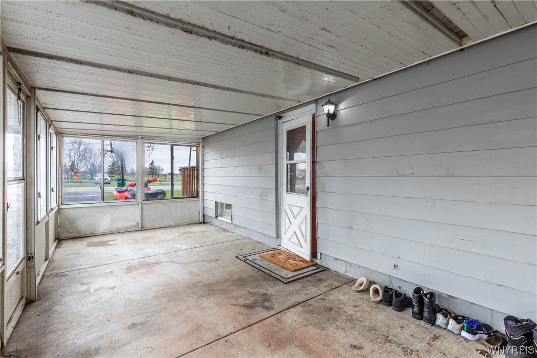 6795 Nash Road Wheatfield, NY 14120 - Photo 35 of 43 Sun Room