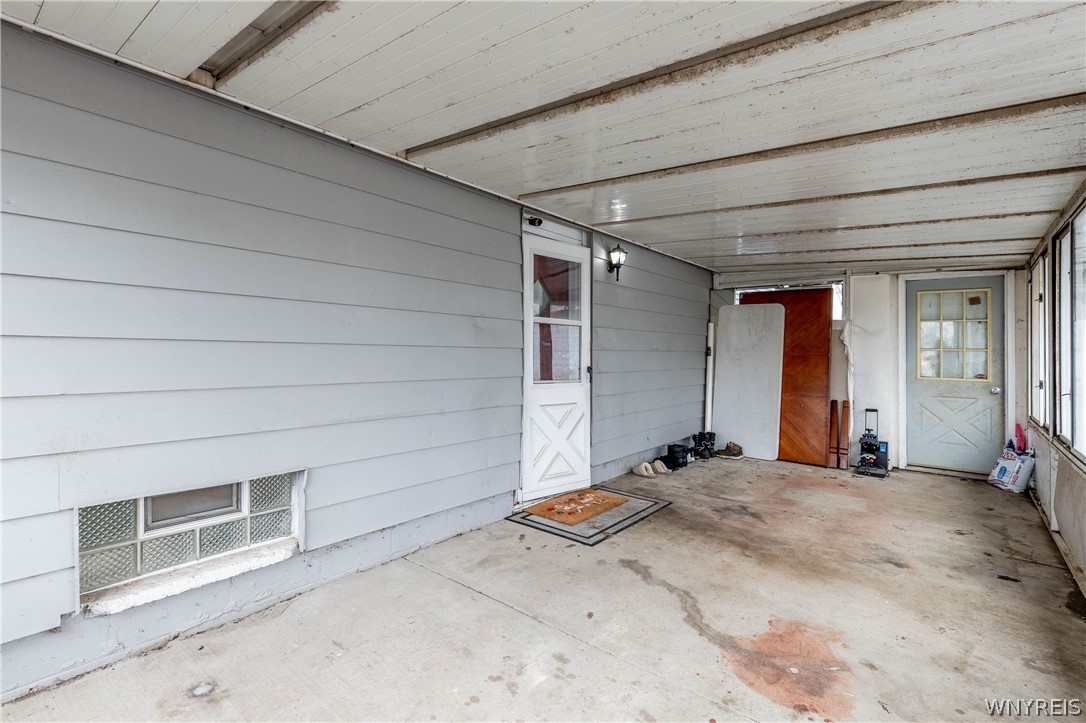 6795 Nash Road Wheatfield, NY 14120 - Photo 36 of 43 Sun Room