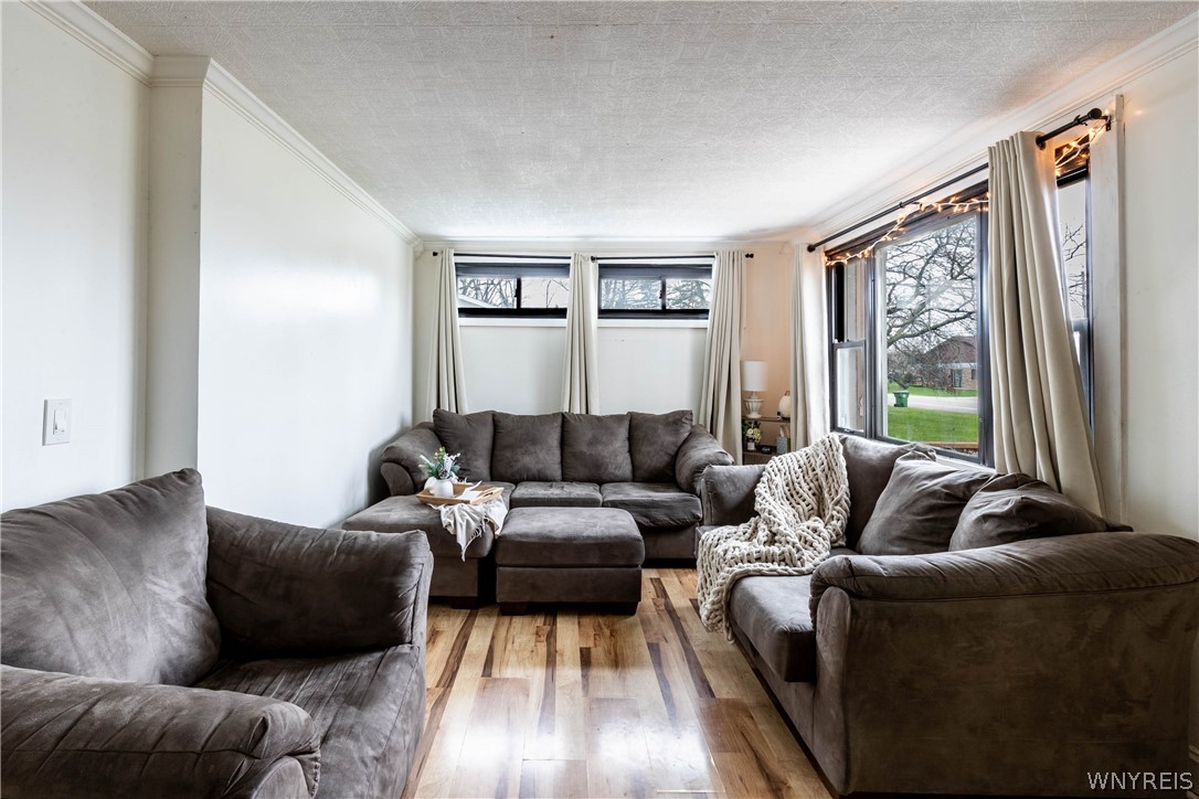6795 Nash Road Wheatfield, NY 14120 - Photo 8 of 43 Main Family Room