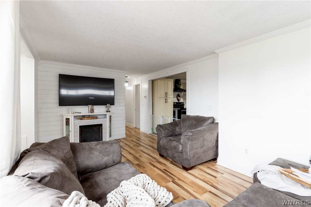 6795 Nash Road Wheatfield, NY 14120 - Photo 9 of 43 Main Family Room