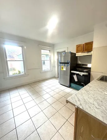 $2,000 | 219 Connecticut Avenue, New London, CT 06320