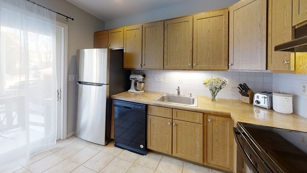 115 Spring Street, Unit 2 Watertown, MA 02472 - Photo 10 of 30 Gallery Image 10