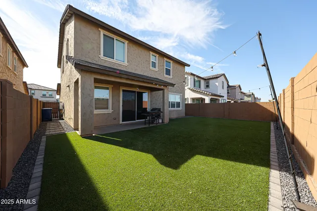 a view of a yard in front of house
