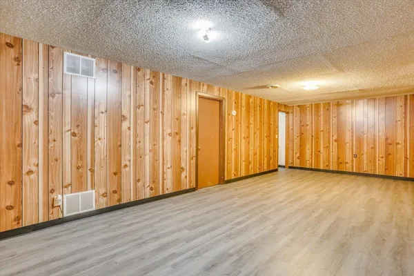 $215,000 | 1701 North Ridge Road, Derby, KS 67037