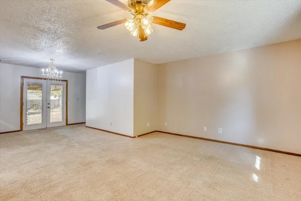 $215,000 | 1701 North Ridge Road, Derby, KS 67037