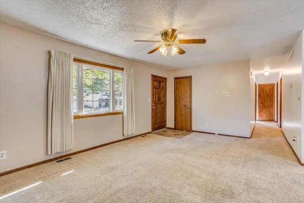 $215,000 | 1701 North Ridge Road, Derby, KS 67037