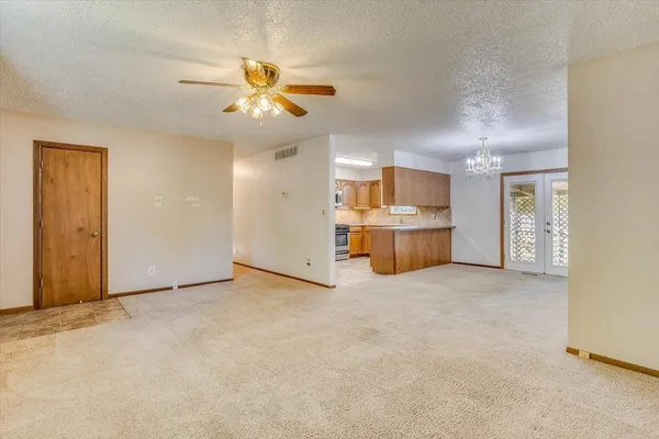 $215,000 | 1701 North Ridge Road, Derby, KS 67037