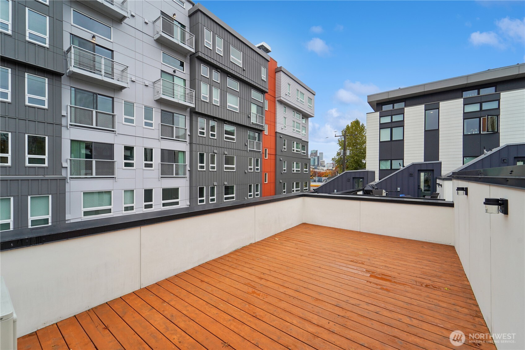 909 Hiawatha Place South, Unit B Seattle, WA 98144 - Photo 21 of 22 a view of a building with many windows