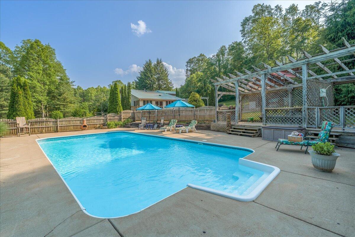 37000 Kingsbury Road Pomeroy, OH 45769 - Photo 51 of 69 pool