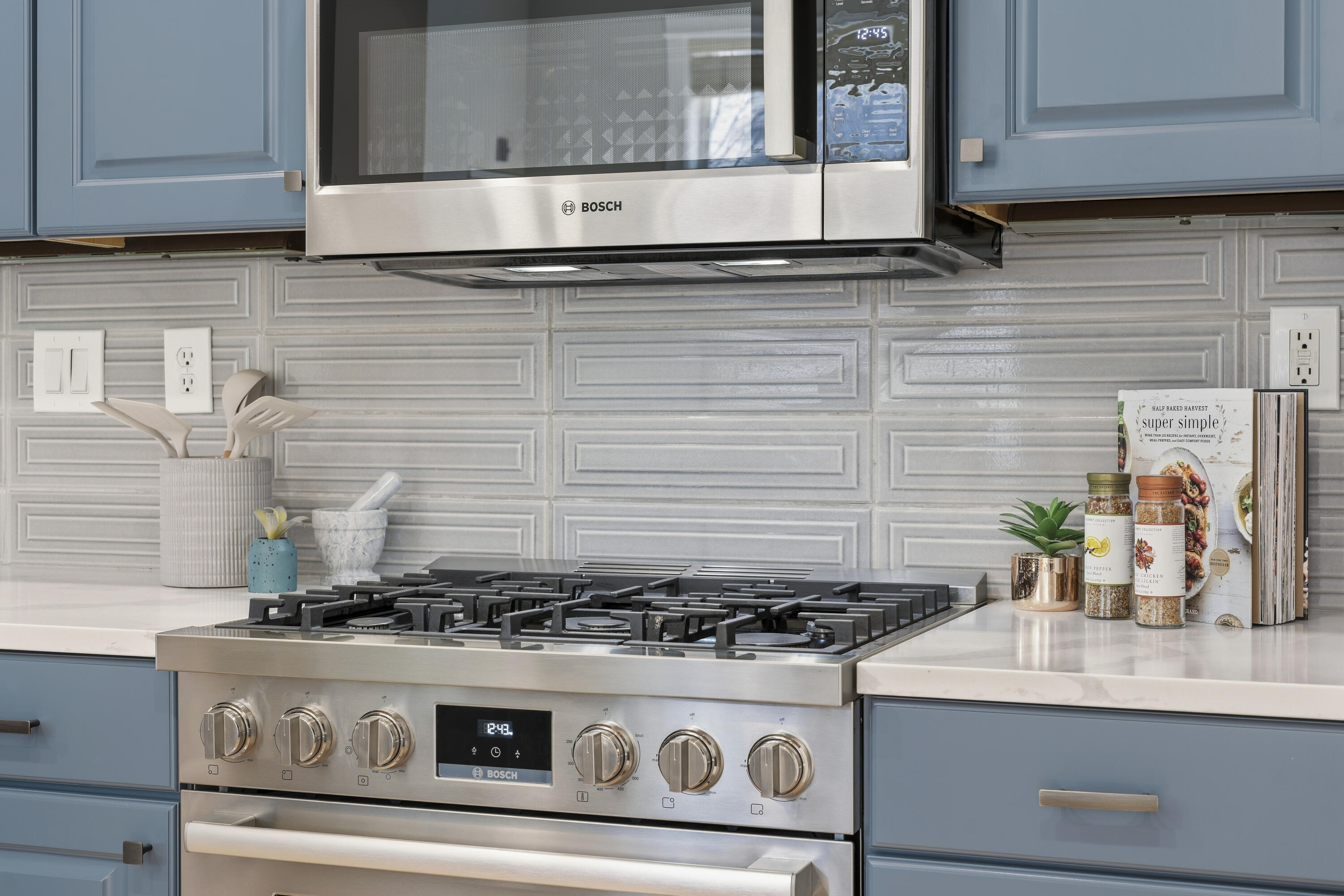 61425 Davis Lake Loop Bend, OR 97702 - Photo 2 of 51 36-Kitchen