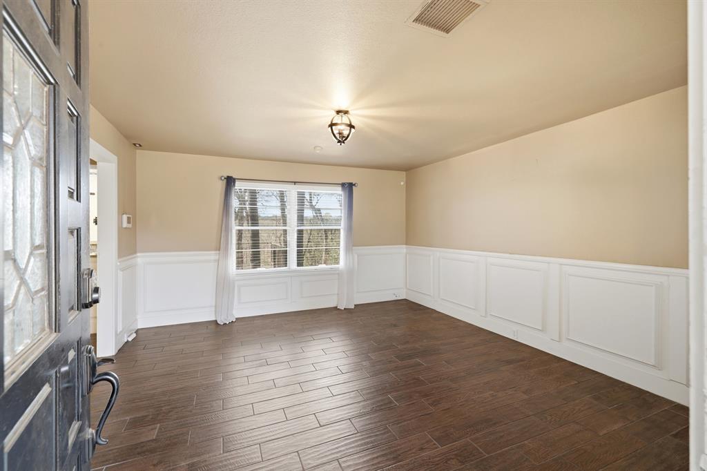 809 Cardinal Circle Bedford, TX 76022 - Photo 13 of 40 Entry / formal living room.