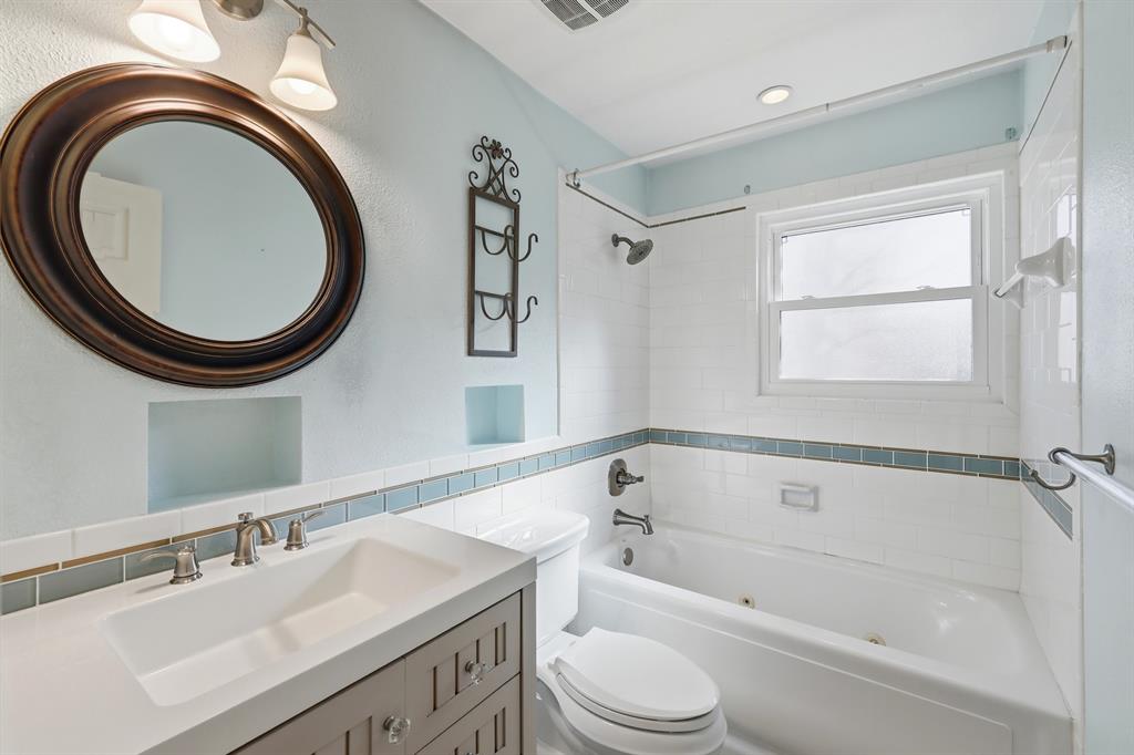 809 Cardinal Circle Bedford, TX 76022 - Photo 24 of 40 Downstairs secondary bathroom.