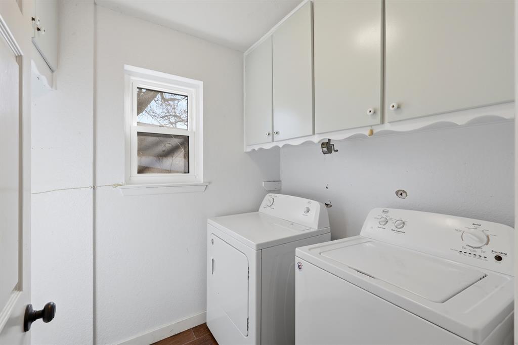 809 Cardinal Circle Bedford, TX 76022 - Photo 40 of 40 Utility room.