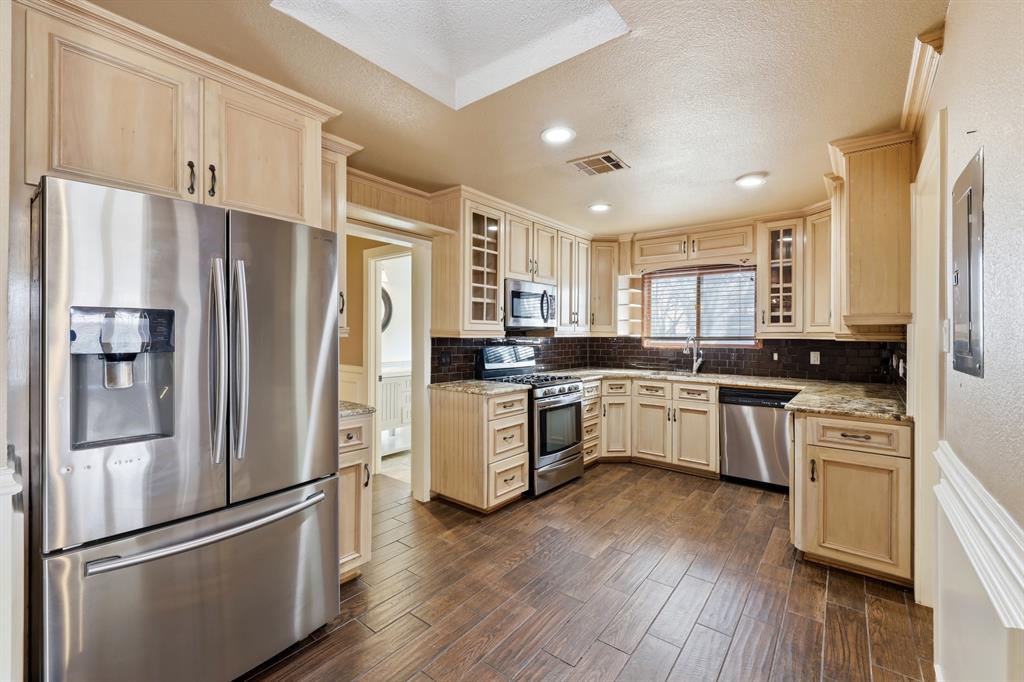 809 Cardinal Circle Bedford, TX 76022 - Photo 6 of 40