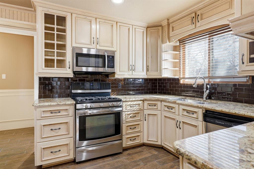 809 Cardinal Circle Bedford, TX 76022 - Photo 10 of 40