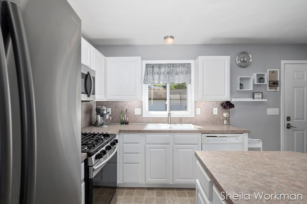 136 Irving Road, Unit 2 Middleville, MI 49333 - Photo 5 of 20 IMG_1004