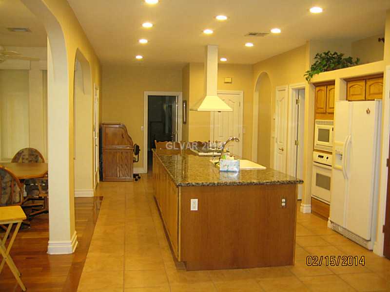 912 Rhyolite Terrace Henderson, NV 89011 - Photo 4 of 24 Kitchen.