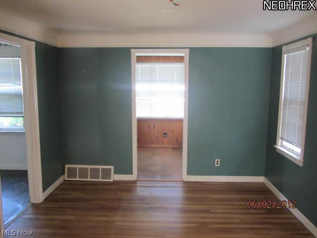 1158 Argonne Road Cleveland, OH 44121 - Photo 4 of 10