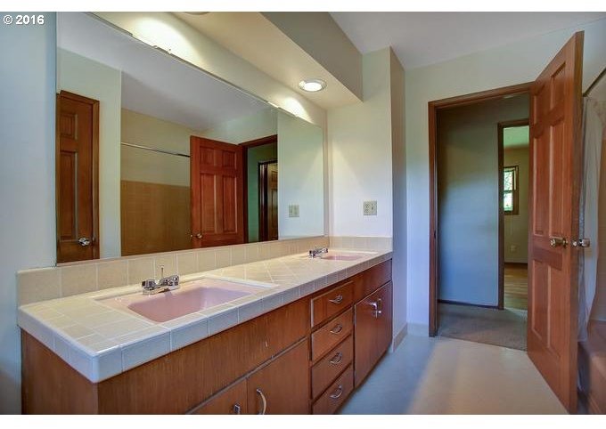 3424 Southwest Hamilton Court Portland, OR 97239 - Photo 12 of 16 Gallery Image 12