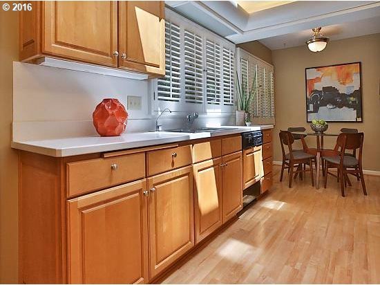 3424 Southwest Hamilton Court Portland, OR 97239 - Photo 4 of 16 Gallery Image 4