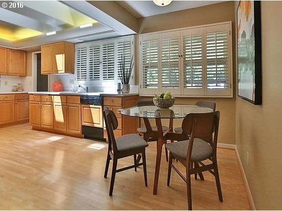 3424 Southwest Hamilton Court Portland, OR 97239 - Photo 5 of 16 Gallery Image 5