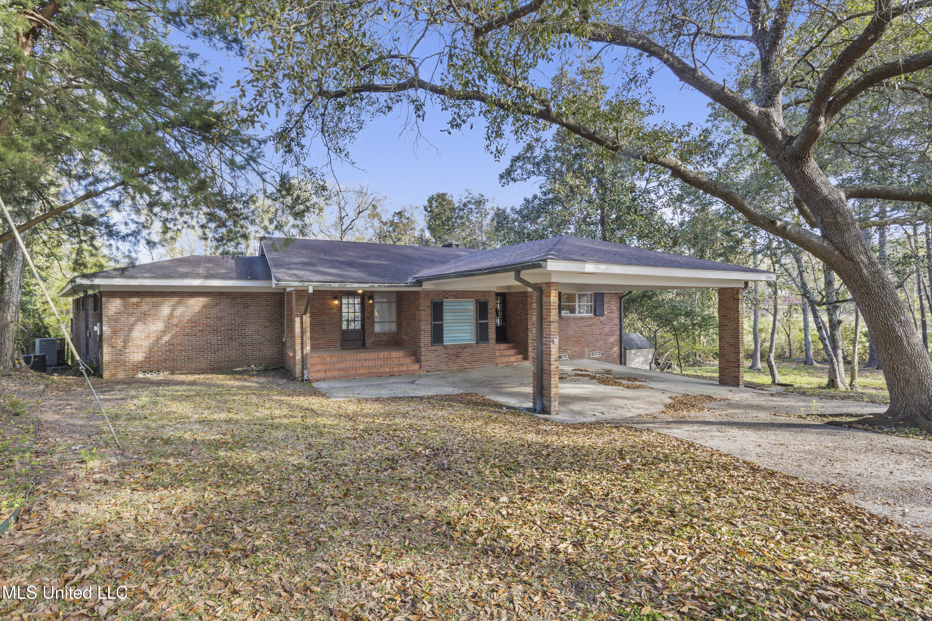 13500 Pine Road Ocean Springs, MS 39564 - Photo 1 of 48 001